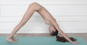 004 Yoga With Leona Mia